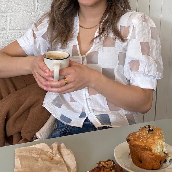 White blouse - Picture 3 of 3